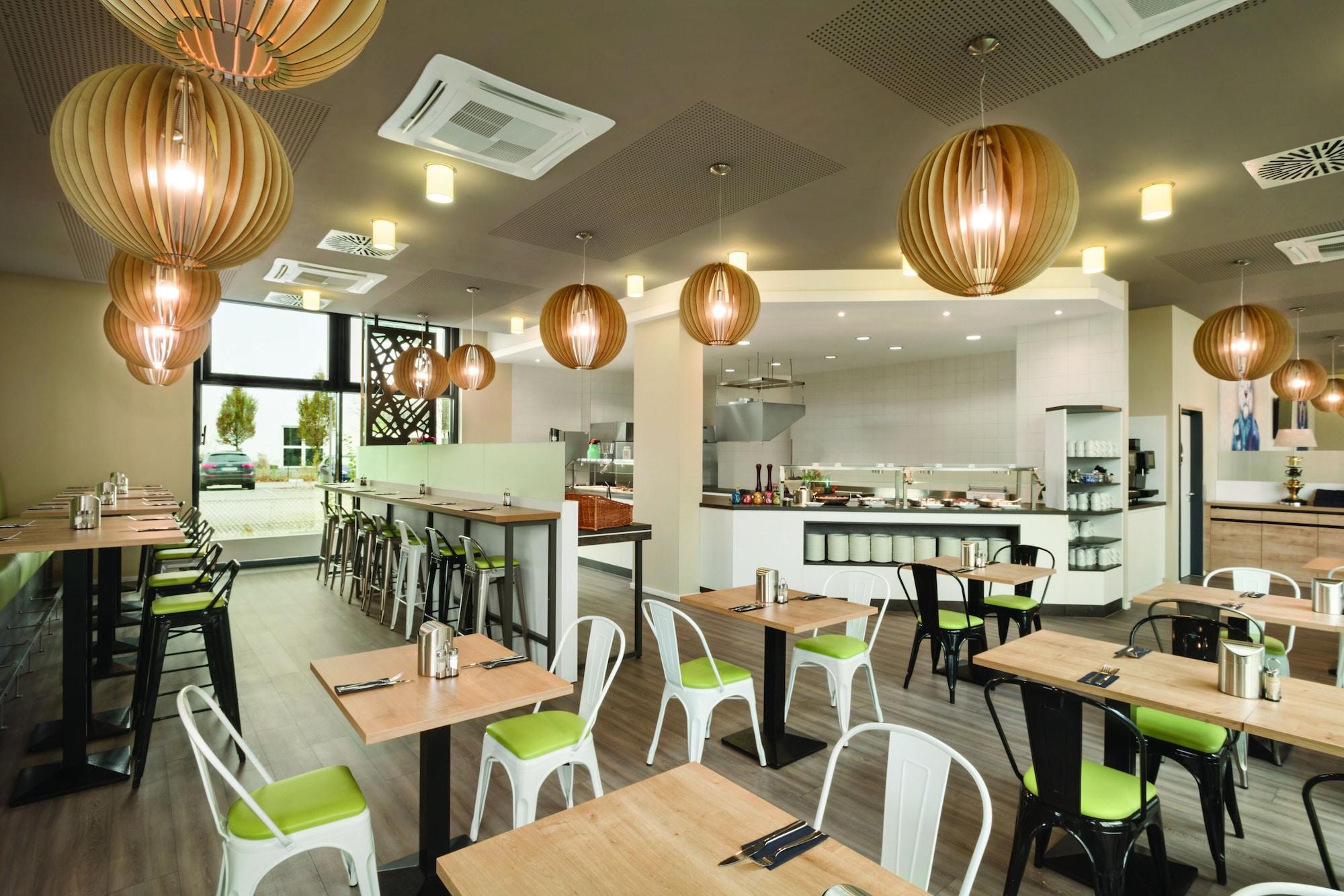 Super 8 By Wyndham Augsburg Hotel Ngoại thất bức ảnh