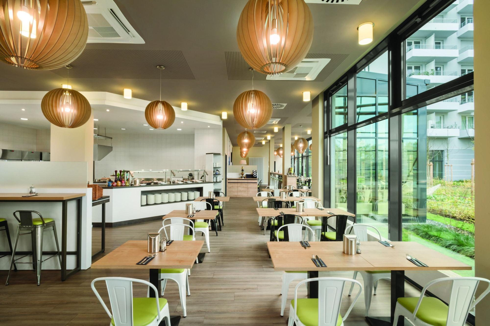 Super 8 By Wyndham Augsburg Hotel Ngoại thất bức ảnh