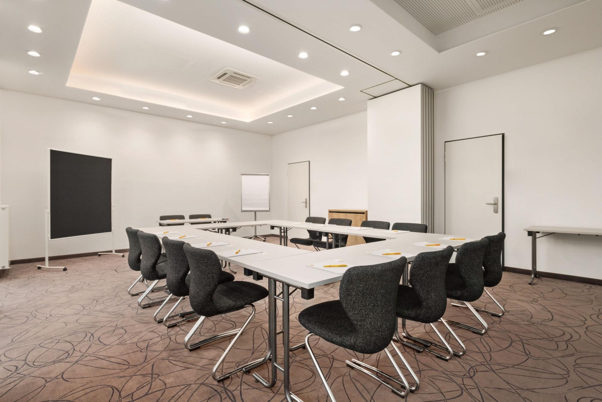 Super 8 By Wyndham Augsburg Hotel Ngoại thất bức ảnh
