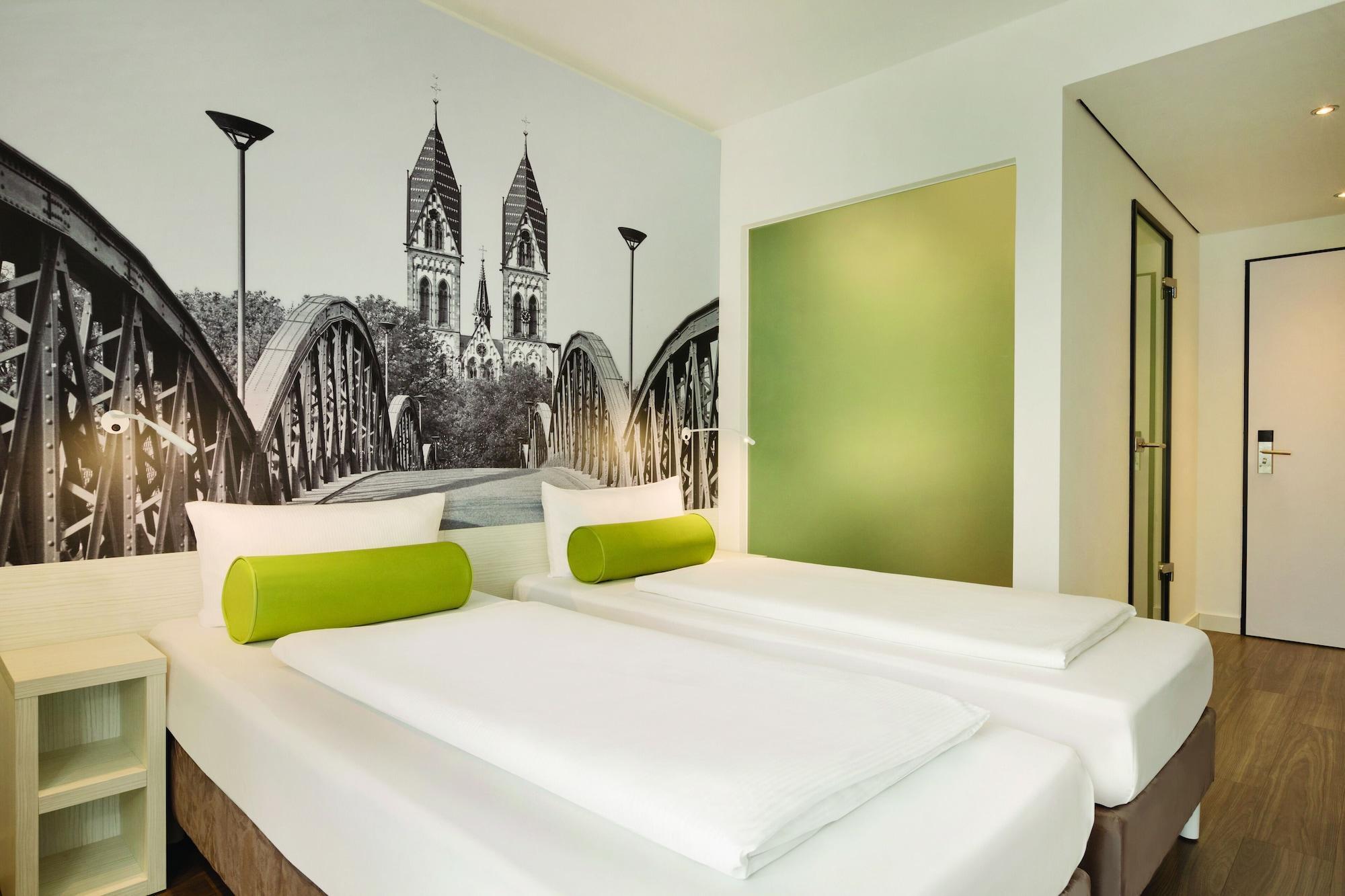 Super 8 By Wyndham Augsburg Hotel Ngoại thất bức ảnh